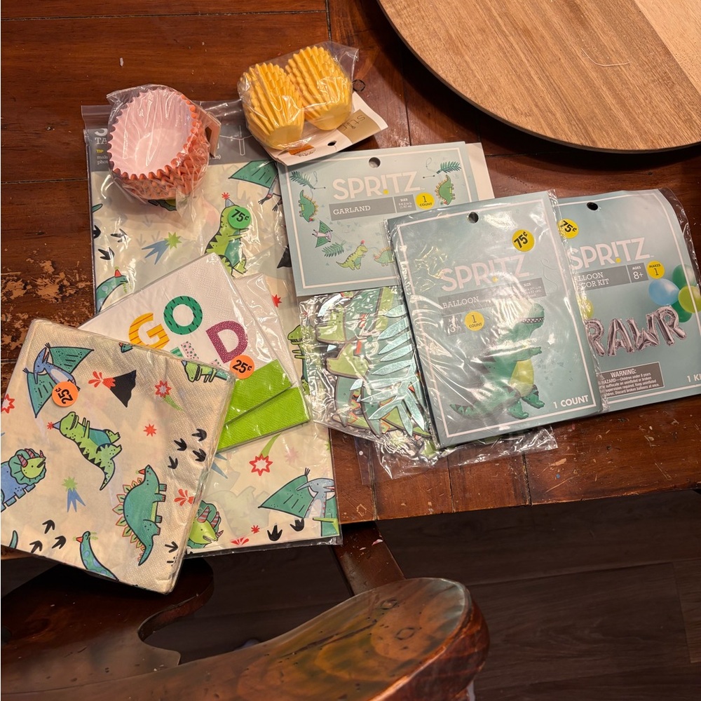 Mix of Random Party Supplies Kit - Green